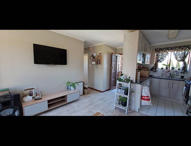 2 BEDROOM TOWNHOUSE RENTED IN LORRAINE